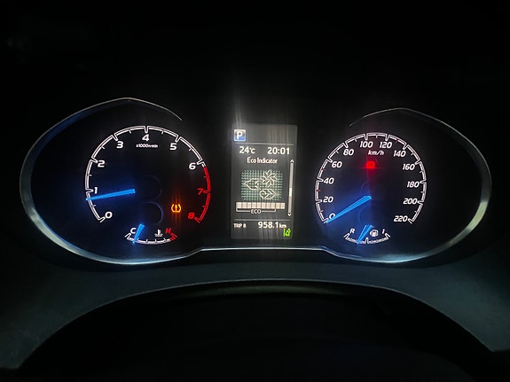 Toyota Yaris 3 of 11