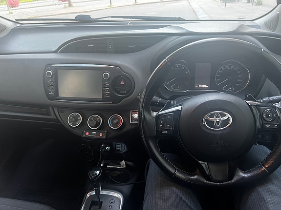 Toyota Yaris 4 of 11
