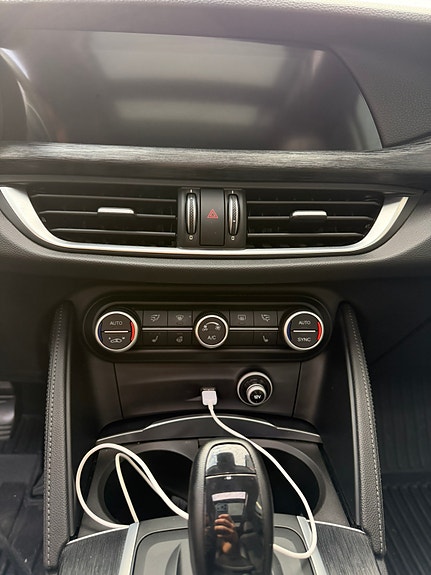 Alfa Romeo Stelvio 8 of 8