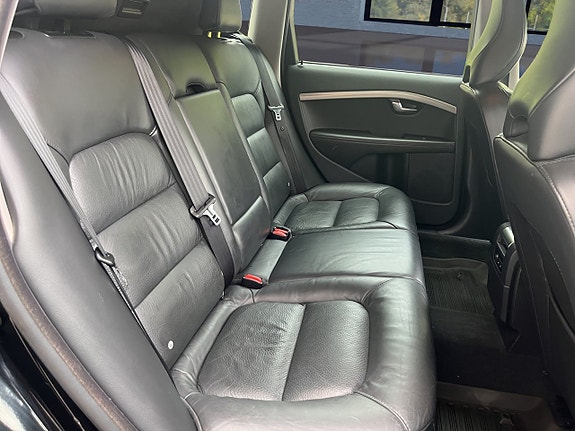 Volvo V70 12 of 22