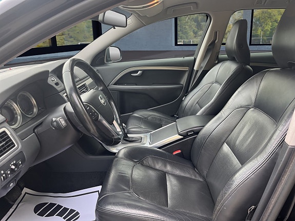 Volvo V70 9 of 22