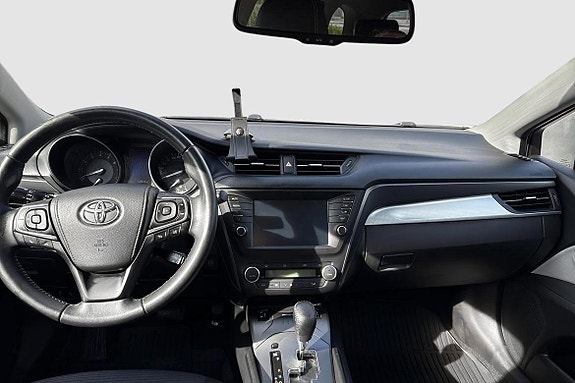 Toyota Avensis 9 of 12