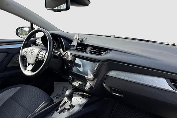 Toyota Avensis 6 of 12