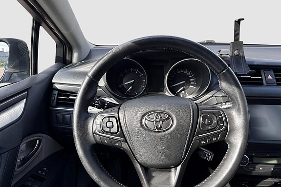 Toyota Avensis 10 of 12