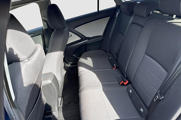 Toyota Avensis 8 of 12
