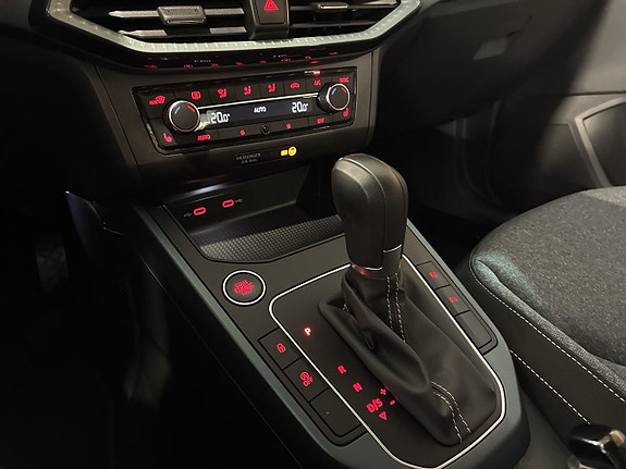 Seat Arona 22 of 24