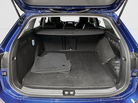 Volkswagen Passat 12 of 30