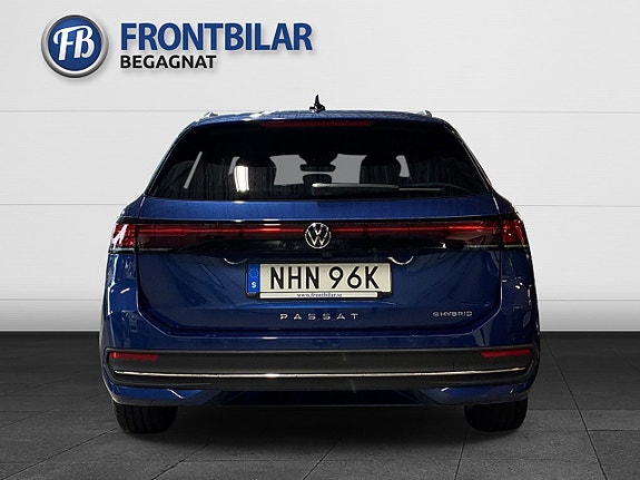 Volkswagen Passat 7 of 30