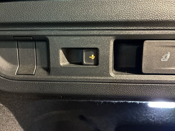Volkswagen Passat 13 of 30
