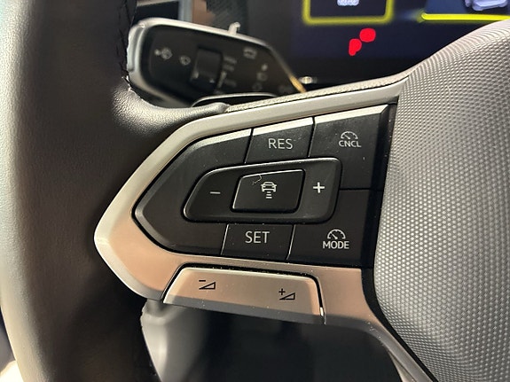 Volkswagen Passat 19 of 30