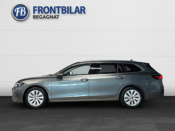 Volkswagen Passat 5 of 27