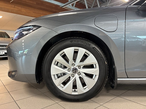 Volkswagen Passat 25 of 27