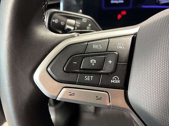 Volkswagen Passat 18 of 27