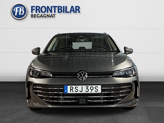 Volkswagen Passat 2 of 27