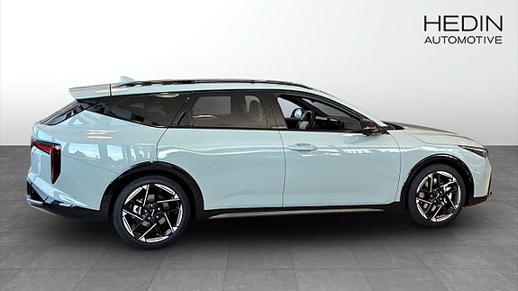 Kia K4 4 of 12