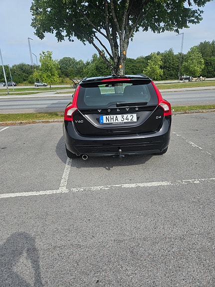 Volvo V60 2 of 8
