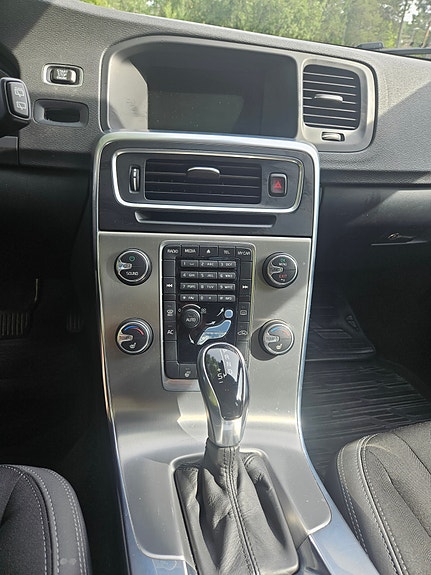 Volvo V60 7 of 8