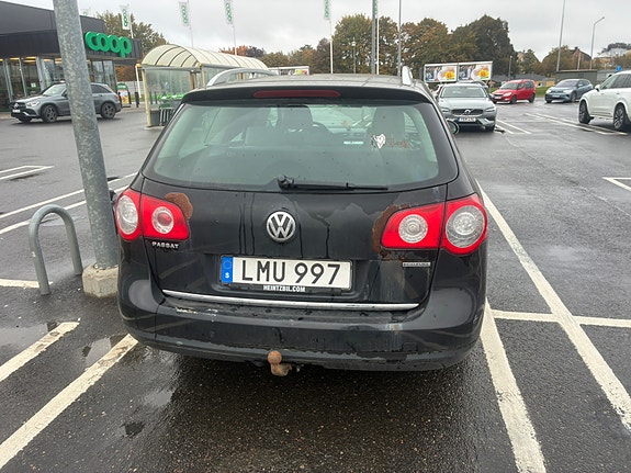 Volkswagen Passat 10 of 12