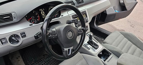 Volkswagen Passat 8 of 12
