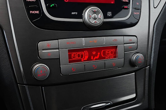 Ford Mondeo 22 of 27