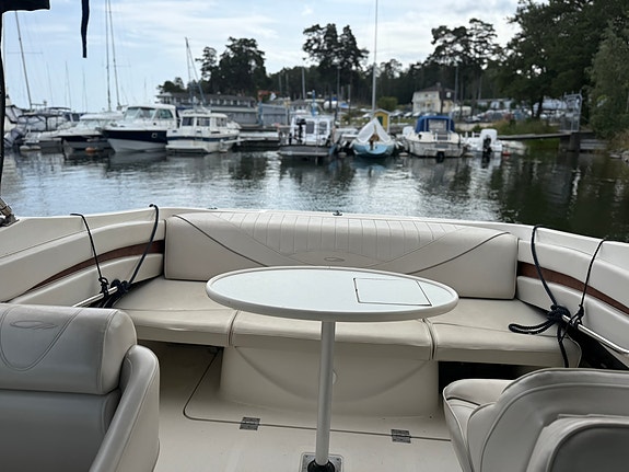 Maxum 2300 SC (2001) - Trevlig daycruiser inkl. boogietrailer 6 of 10