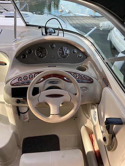 Maxum 2300 SC (2001) - Trevlig daycruiser inkl. boogietrailer 4 of 10