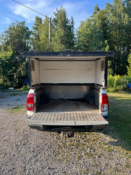 Toyota HiLux 4 of 4