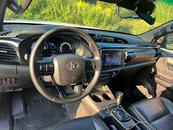 Toyota HiLux 3 of 4