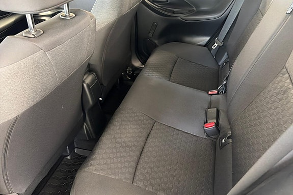 Toyota Yaris 8 of 12