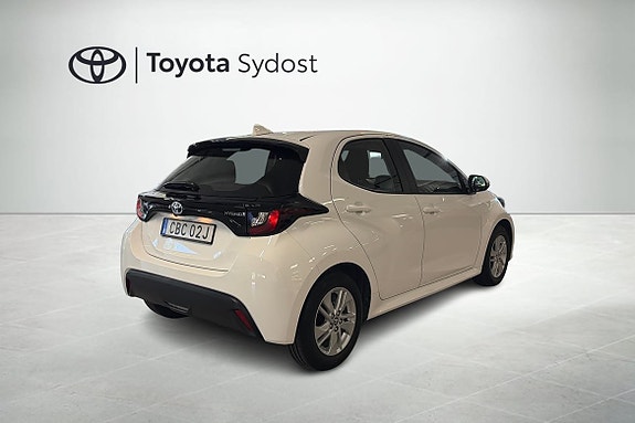 Toyota Yaris 3 of 12