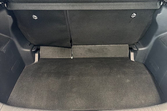 Toyota Yaris 10 of 12