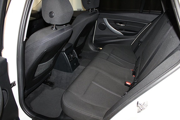 BMW 318d 24 of 30