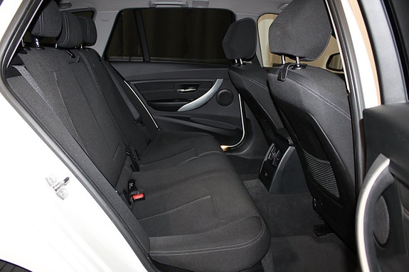 BMW 318d 23 of 30