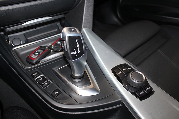 BMW 318d 26 of 30
