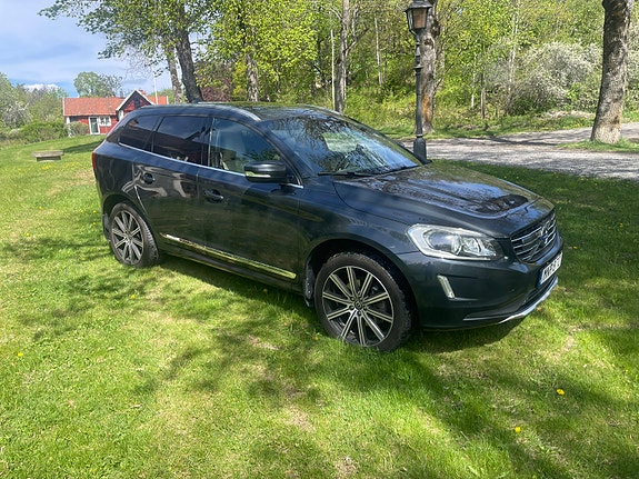Volvo XC60 2 of 8