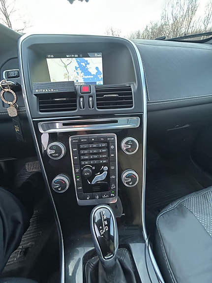Volvo XC60 6 of 8
