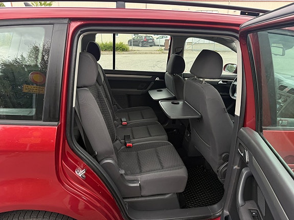 Volkswagen Touran 8 of 13
