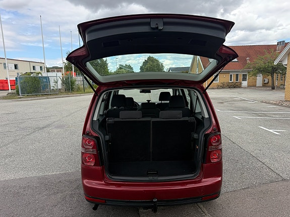 Volkswagen Touran 9 of 13