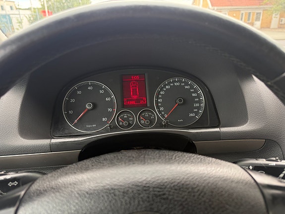 Volkswagen Touran 5 of 13