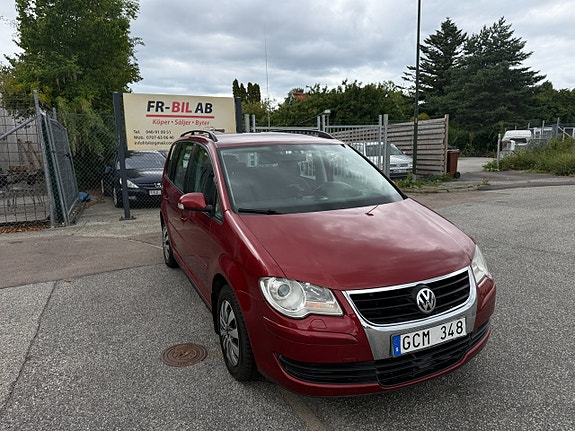 Volkswagen Touran 2 of 13