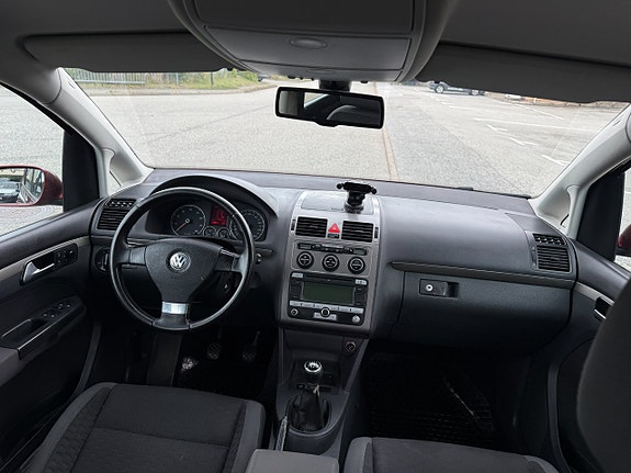 Volkswagen Touran 7 of 13