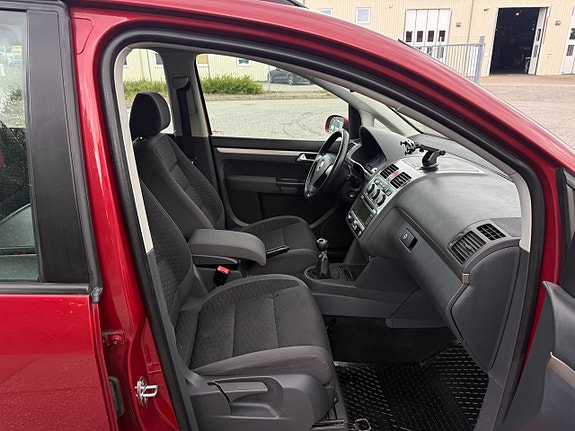 Volkswagen Touran 6 of 13