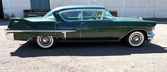 Cadillac Series 62 3 of 6