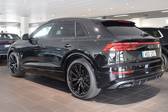 Audi Q8 2 of 9