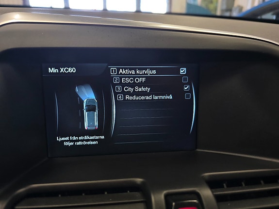 Volvo XC60 25 of 30