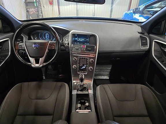 Volvo XC60 11 of 30