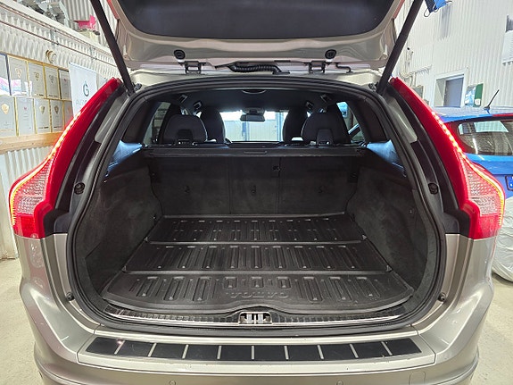 Volvo XC60 8 of 30