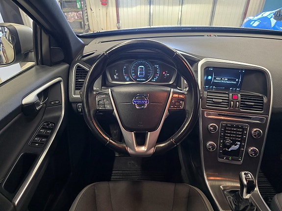 Volvo XC60 12 of 30