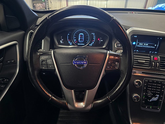 Volvo XC60 13 of 30