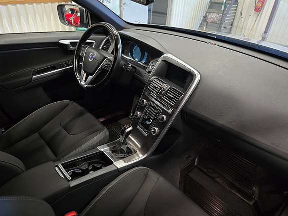 Volvo XC60 18 of 30